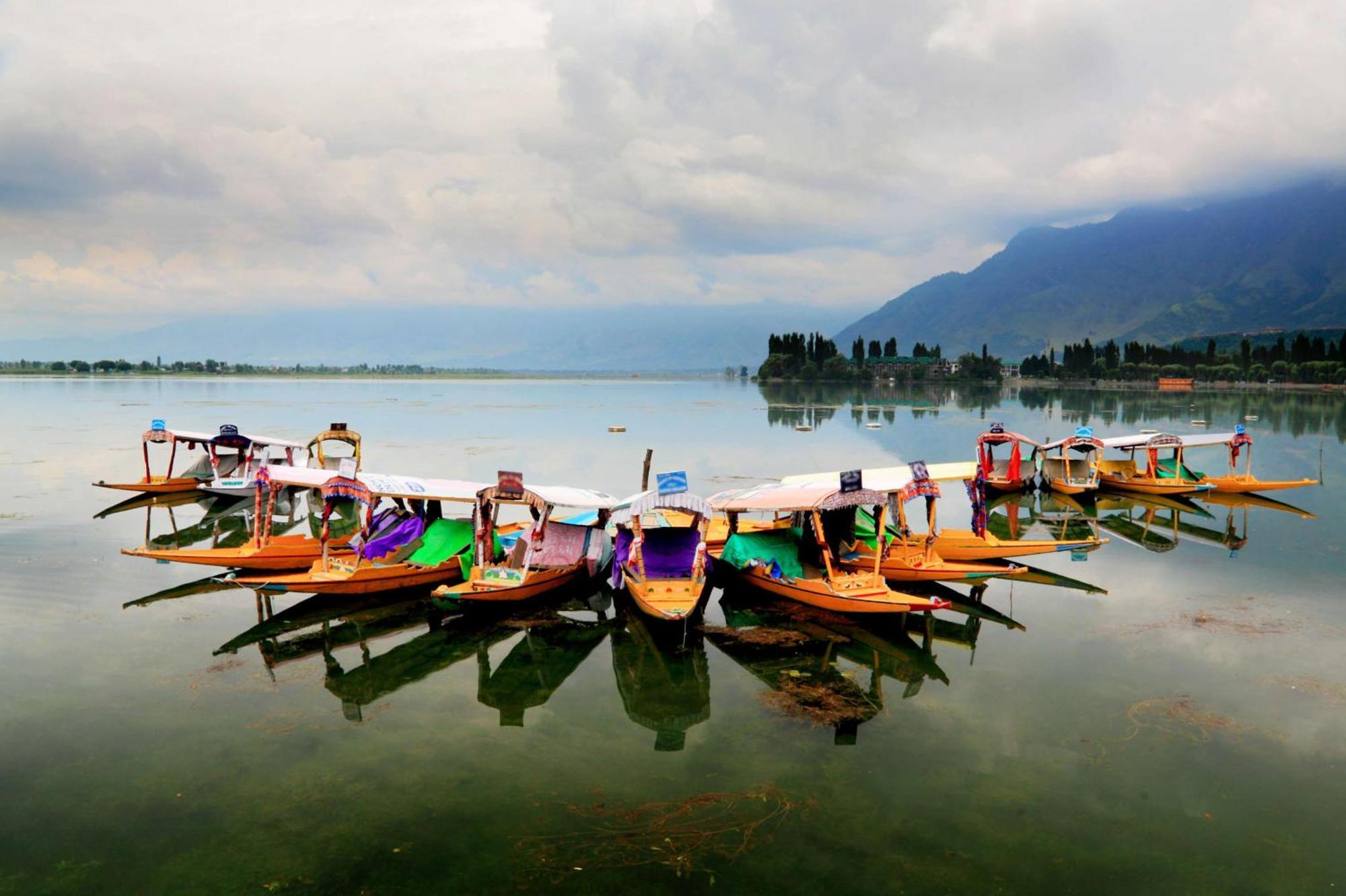 Radisson Srinagar Hotel Exterior photo