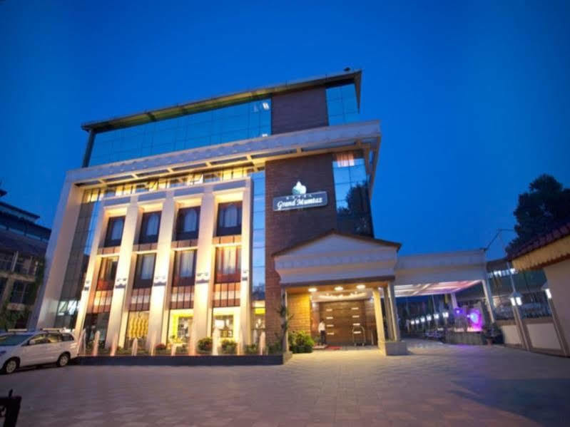 Radisson Srinagar Hotel Exterior photo