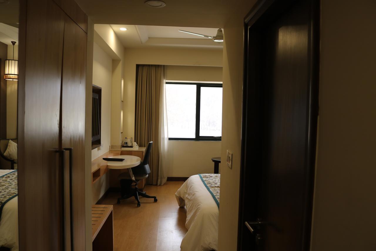 Radisson Srinagar Hotel Exterior photo