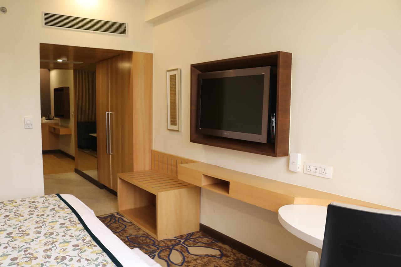 Radisson Srinagar Hotel Exterior photo